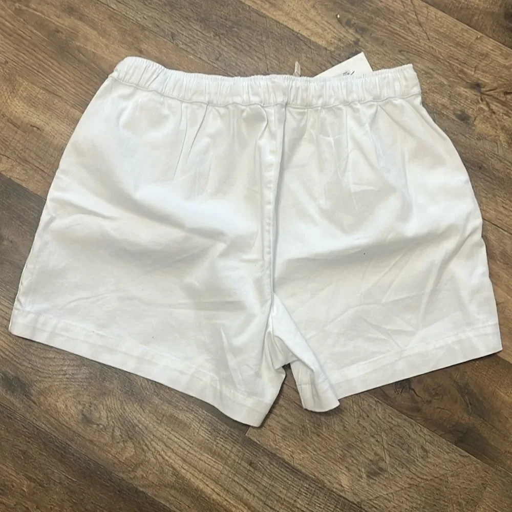 Vineyard Vines white pull on shorts size large 14
